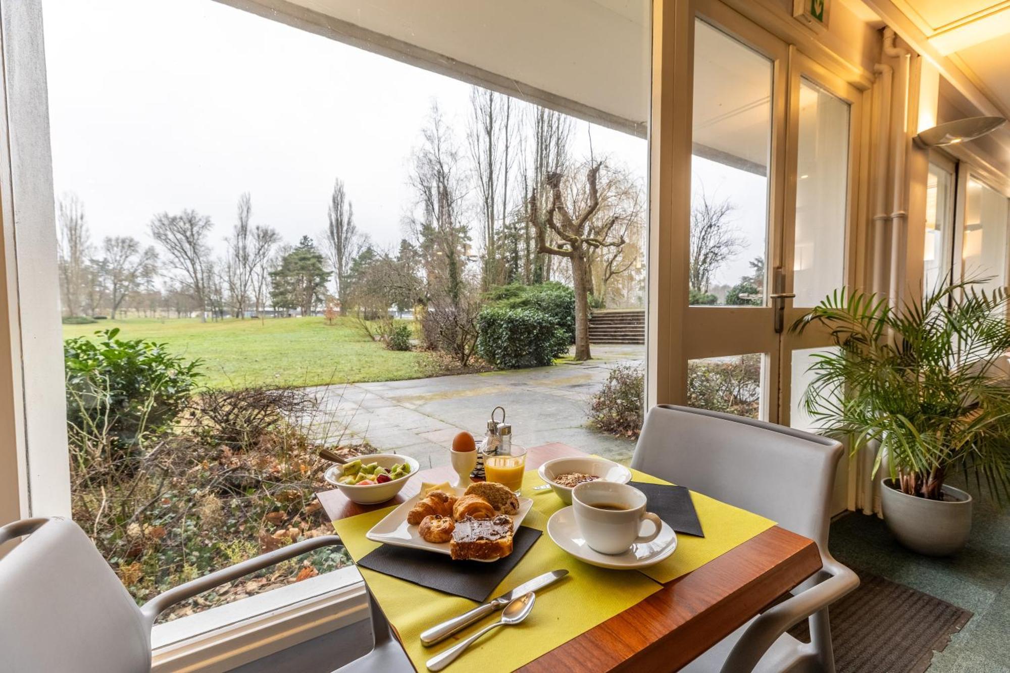 Brit Hotel Le Parc Vichy Bellerive-sur-Allier Exterior photo